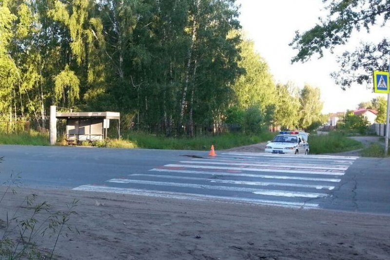 Подросток погиб под колесами двух иномарок в Новосибирске